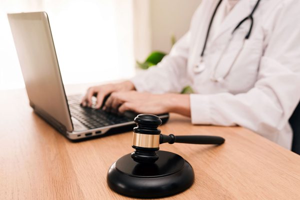 La Importancia del Derecho Sanitario para los Médicos